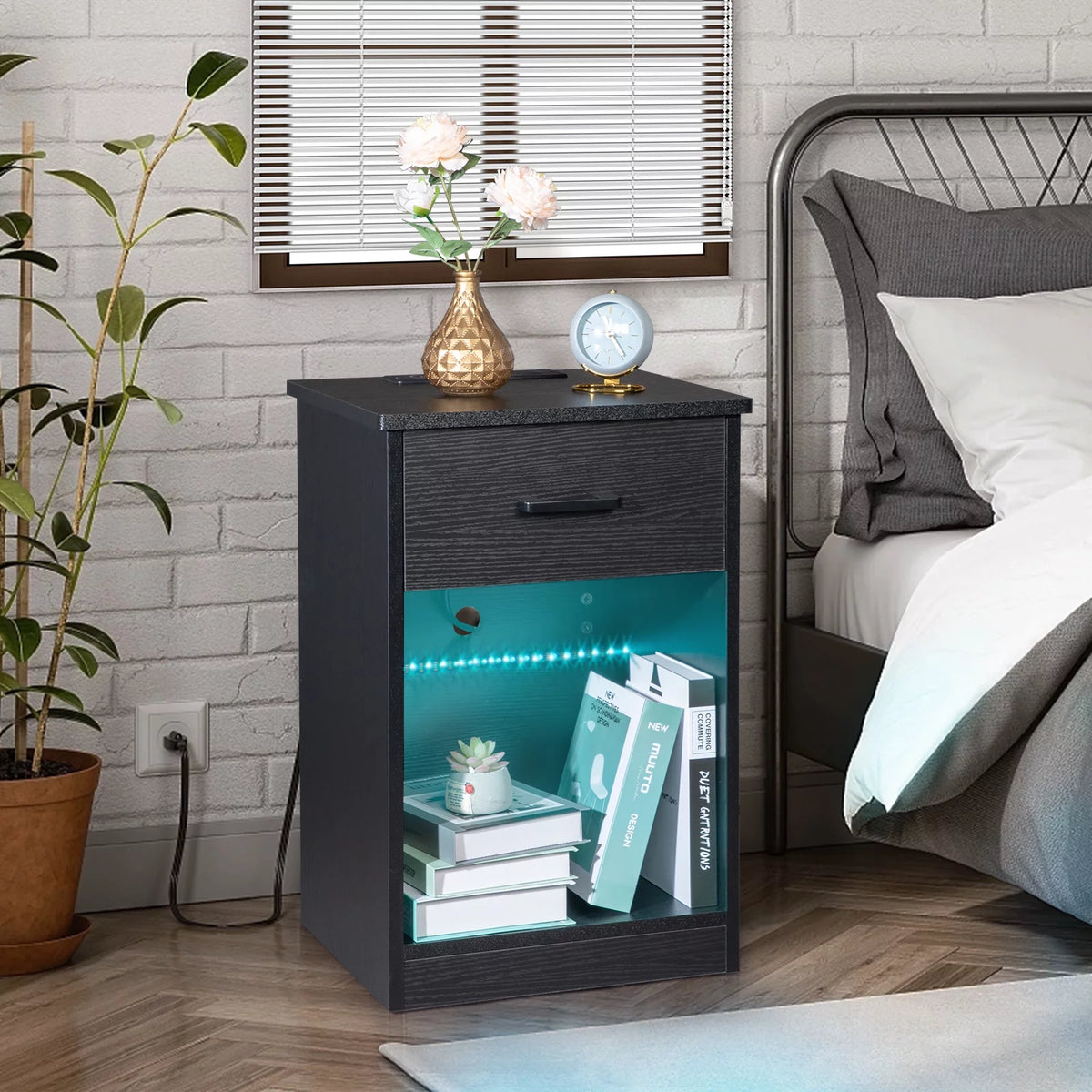 Black Wooden Nightstand with Drawer Q89837
