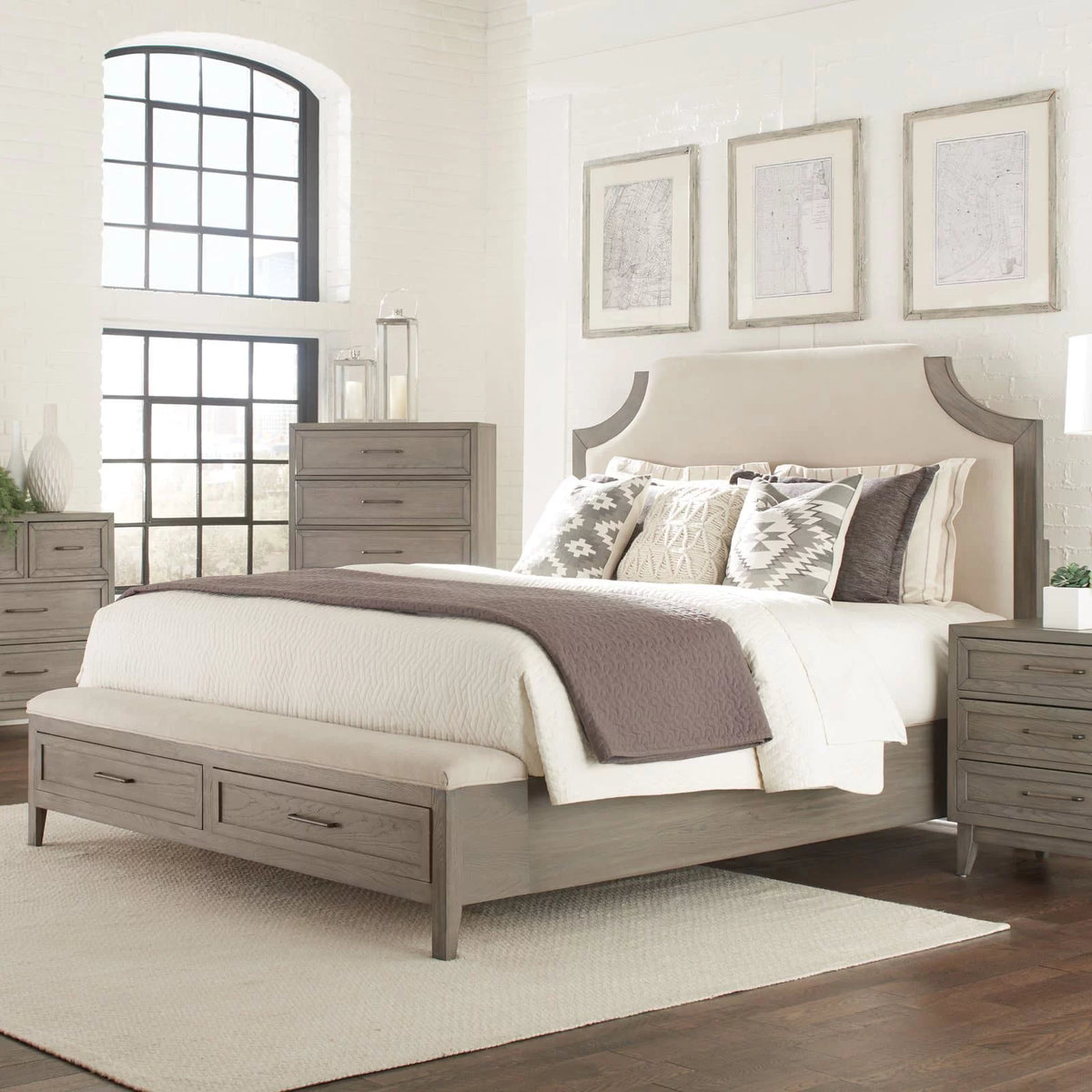 Upholstered Storage Bed L354698
