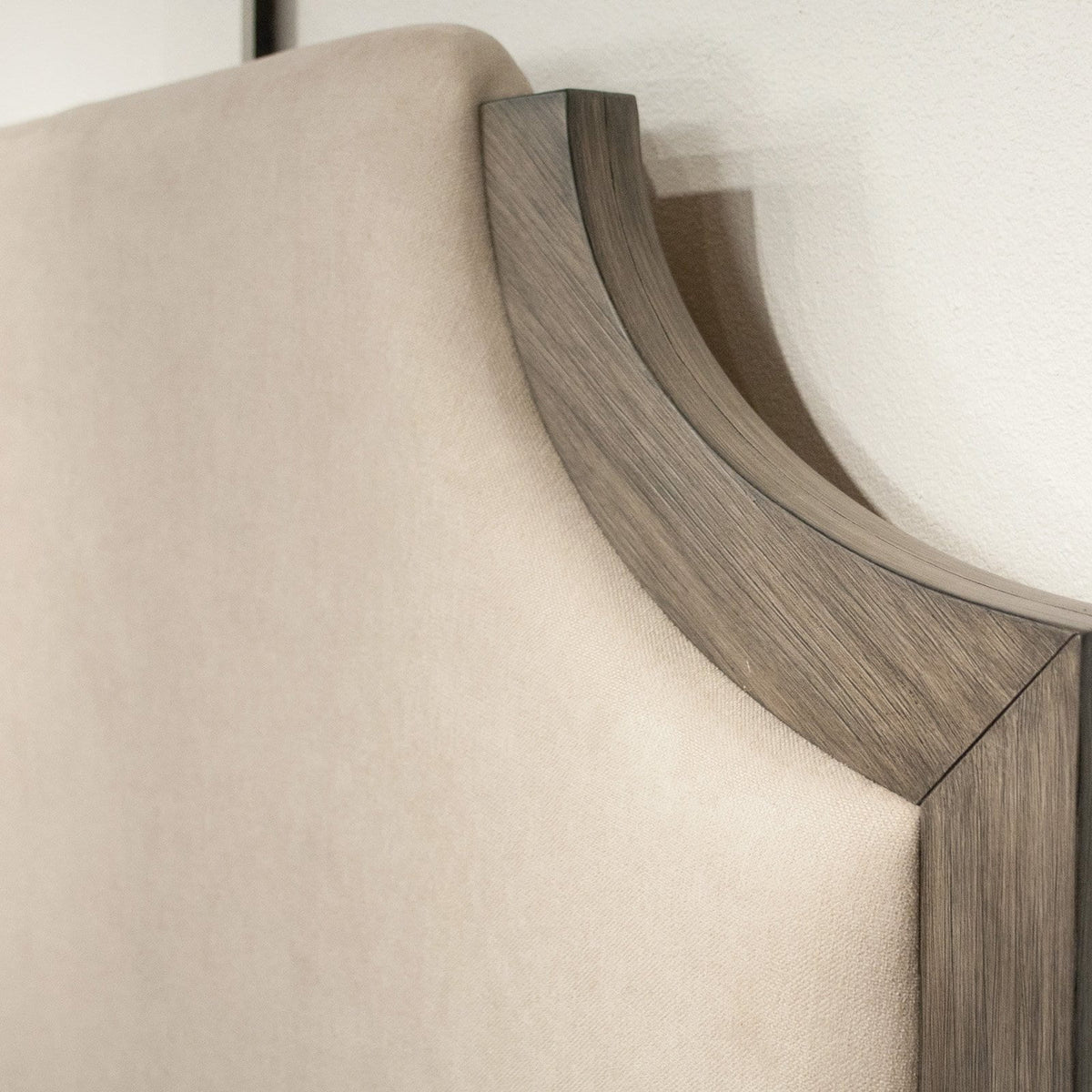 Upholstered Storage Bed L354698